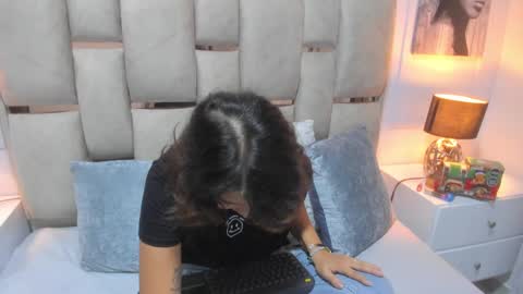 Snapshot of iliy_ chatting on 12/12/24, 09:30 ILY online show from 12/12/24, 09:30