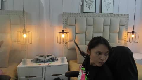 Snapshot of iliy_ chatting on 12/17/24, 01:29 ILY online show from 12/17/24, 01:29