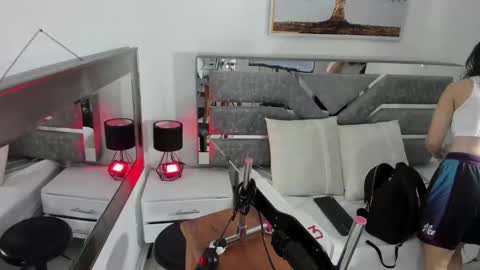 Snapshot of iliy_ chatting on 11/01/25, 11:40 ILY online show from 11/01/25, 11:40