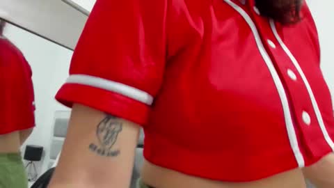 Snapshot of iliy_ chatting on 11/04/25, 11:15 ILY online show from 11/04/25, 11:15