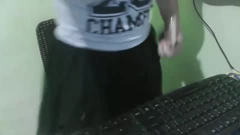 Snapshot of ilove2cum4uxox chatting on 11/15/25, 04:03 ilove2cum4uxox online show from 11/15/25, 04:03