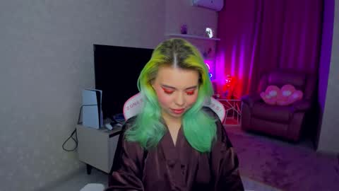 Roxy online show from 11/12/25, 06:41