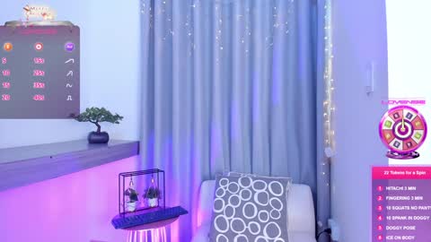 Snapshot of im_antonia chatting on 01/04/25, 12:49 LUCY online show from 01/04/25, 12:49