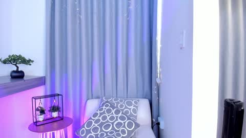 Snapshot of im_antonia chatting on 01/04/25, 03:49 LUCY online show from 01/04/25, 03:49