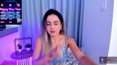 Snapshot of im_antonia chatting on 01/11/25, 01:22 LUCY online show from 01/11/25, 01:22