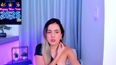 Snapshot of im_antonia chatting on 01/12/25, 11:17 LUCY online show from 01/12/25, 11:17