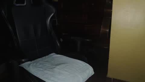 Snapshot of im_dave21 chatting on 10/15/25, 10:37 im_dave21 online show from 10/15/25, 10:37