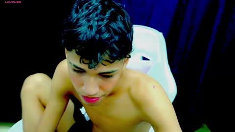 im_david01 online show from 11/06/25, 02:07