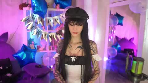 Snapshot of im_garu chatting on 10/15/25, 11:32 Anna online show from 10/15/25, 11:32