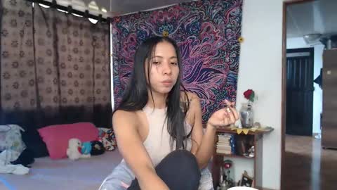 Snapshot of im_moonlight chatting on 10/27/25, 02:43 Cutie pie online show from 10/27/25, 02:43