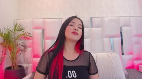 Nika online show from 11/17/25, 12:33