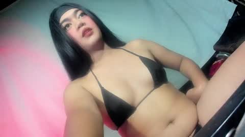Snapshot of im_ur_hot_ella chatting on 02/13/25, 11:39 ella may online show from 02/13/25, 11:39