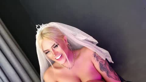 Snapshot of im_ur_nightmare chatting on 12/05/24, 01:14 Candy Moore online show from 12/05/24, 01:14