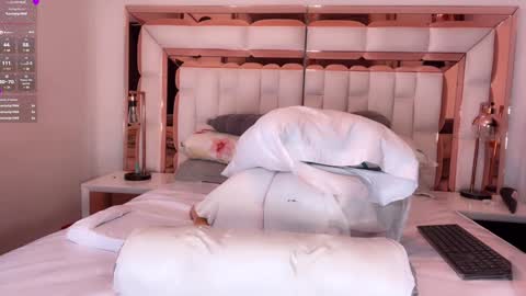 Snapshot of im_yours_01 chatting on 01/28/25, 10:56 daniella online show from 01/28/25, 10:56