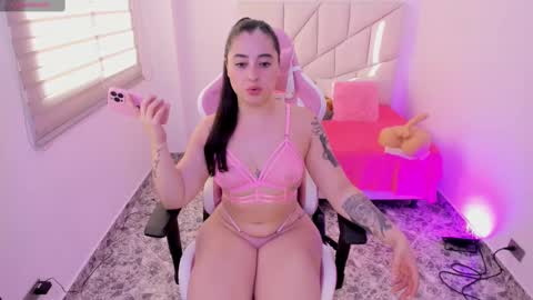  independient model online show from 10/15/25, 12:16