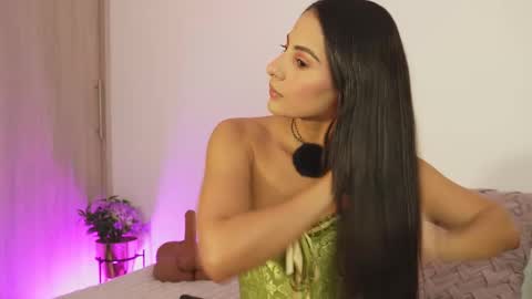 imvickyrachell_ online show from 10/21/25, 01:34