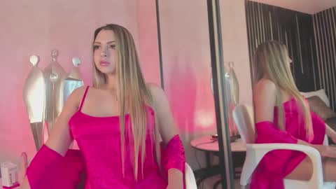 imvictoria_ online show from 11/04/25, 09:36