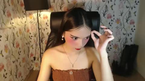 Snapshot of imyourlegalbaby chatting on 02/04/25, 12:44 Aki online show from 02/04/25, 12:44