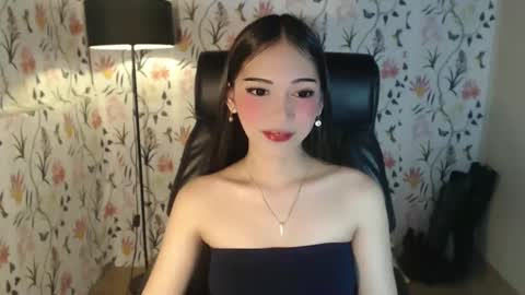 Snapshot of imyourlegalbaby chatting on 02/16/25, 06:32 Aki online show from 02/16/25, 06:32