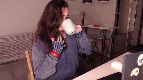 Snapshot of in_yan chatting on 09/30/25, 10:15 Lin online show from 09/30/25, 10:15