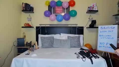 inannalove online show from 10/25/25, 09:50