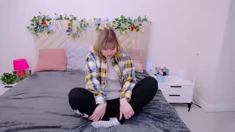 incredible_ariela online show from 10/24/25, 10:33