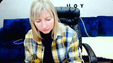 incredible_ariela online show from 10/30/25, 01:34