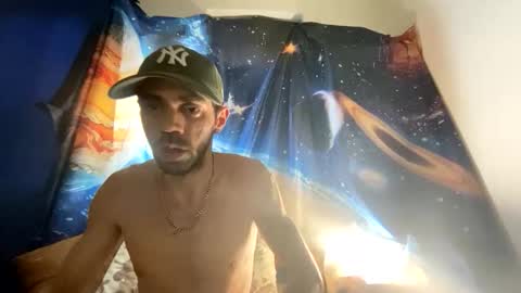 Snapshot of incredulous1708 chatting on 10/31/25, 04:19 incredulous1708 online show from 10/31/25, 04:19