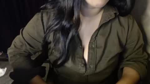 Snapshot of indian_nia chatting on 10/26/25, 10:25 Nia online show from 10/26/25, 10:25