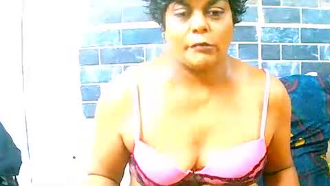 Snapshot of indiancherrypie chatting on 12/17/24, 09:28 indiancherrypie online show from 12/17/24, 09:28