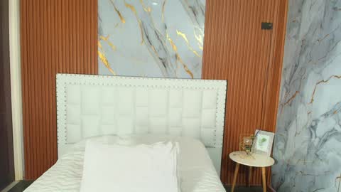 LITTLE AINHOA  online show from 12/18/24, 03:37