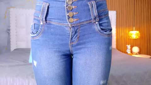 LITTLE AINHOA  online show from 09/20/25, 07:15