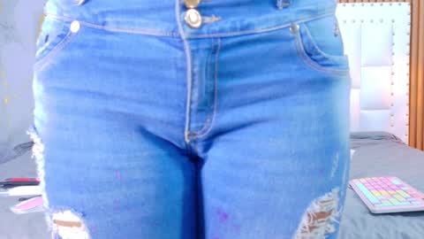 LITTLE AINHOA  online show from 11/21/25, 08:29