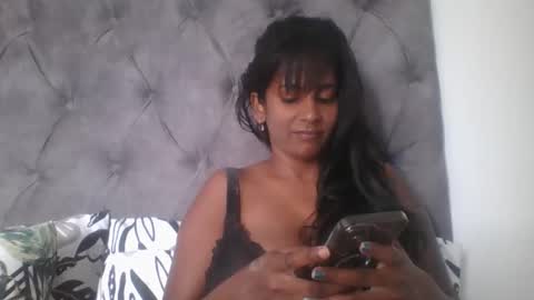 Snapshot of indianjasmin chatting on 01/08/25, 05:05 priya online show from 01/08/25, 05:05