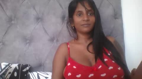 Snapshot of indianjasmin chatting on 01/13/25, 07:00 priya online show from 01/13/25, 07:00