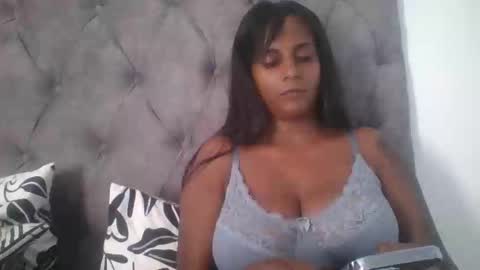 Snapshot of indianjasmin chatting on 01/17/25, 02:50 priya online show from 01/17/25, 02:50
