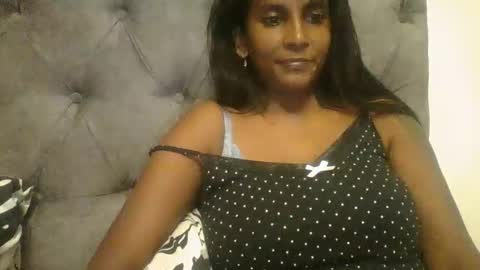 Snapshot of indianjasmin chatting on 01/18/25, 06:32 priya online show from 01/18/25, 06:32