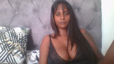 Snapshot of indianjasmin chatting on 02/08/25, 06:43 priya online show from 02/08/25, 06:43