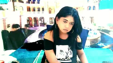 Mika online show from 10/31/25, 07:04