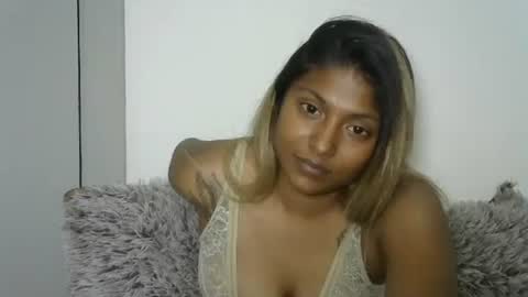 indianqtpie6 online show from 10/14/25, 06:52