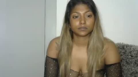 indianqtpie6 online show from 10/27/25, 05:44