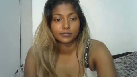 indianqtpie6 online show from 11/21/25, 06:23