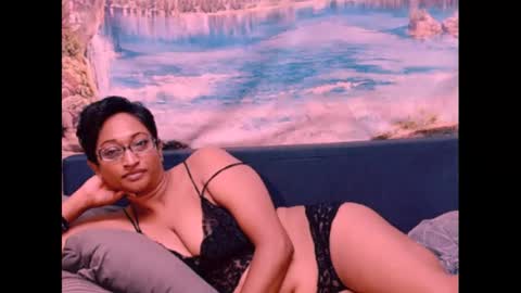 Snapshot of indianspicy69 chatting on 12/15/24, 09:53 Shreya online show from 12/15/24, 09:53