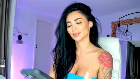 Snapshot of indiansweety chatting on 02/25/25, 04:10 Hellen online show from 02/25/25, 04:10