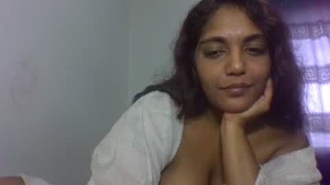Snapshot of indianvixxenx chatting on 09/22/25, 06:37 sam online show from 09/22/25, 06:37