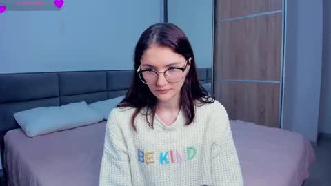 Kira online show from 09/11/25, 05:29