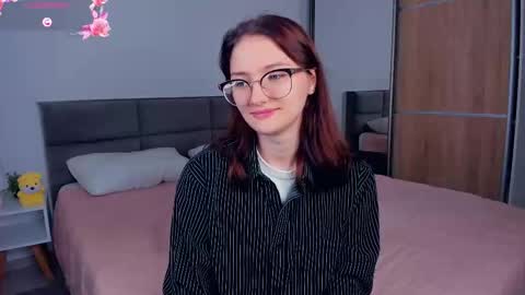 Kira online show from 09/16/25, 04:13