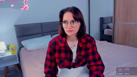 Kira online show from 09/19/25, 04:03