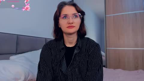 Kira online show from 10/14/25, 04:02