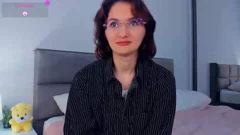 Kira online show from 10/16/25, 04:13